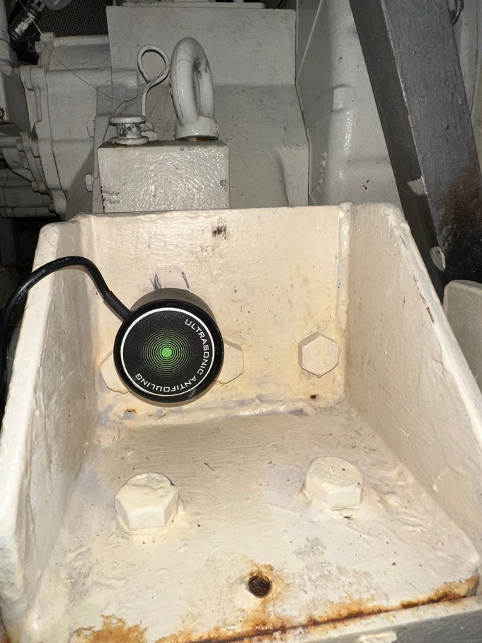 Transductor ultrasónico BPS montado cerca de la línea de eje