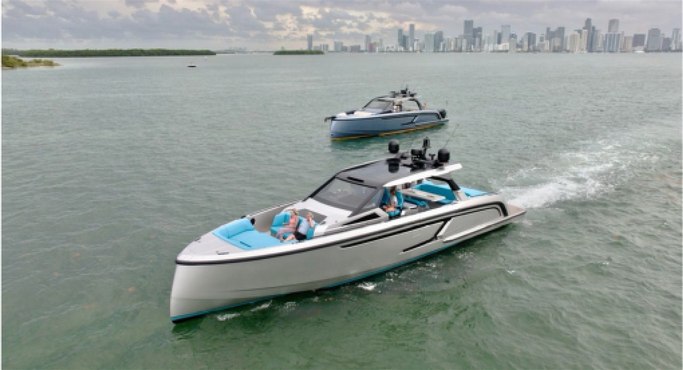 Vanquish VQ55 navegando cerca de Fort Lauderdale, Florida
