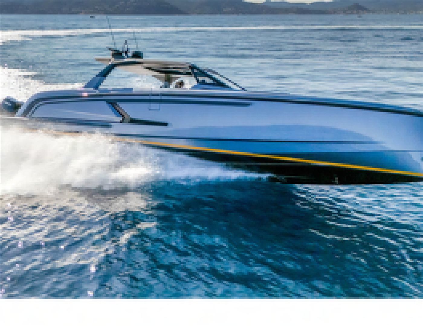 Vanquish VQ55 a velocidad máxima, completamente planeando, casco libre de bioincrustación